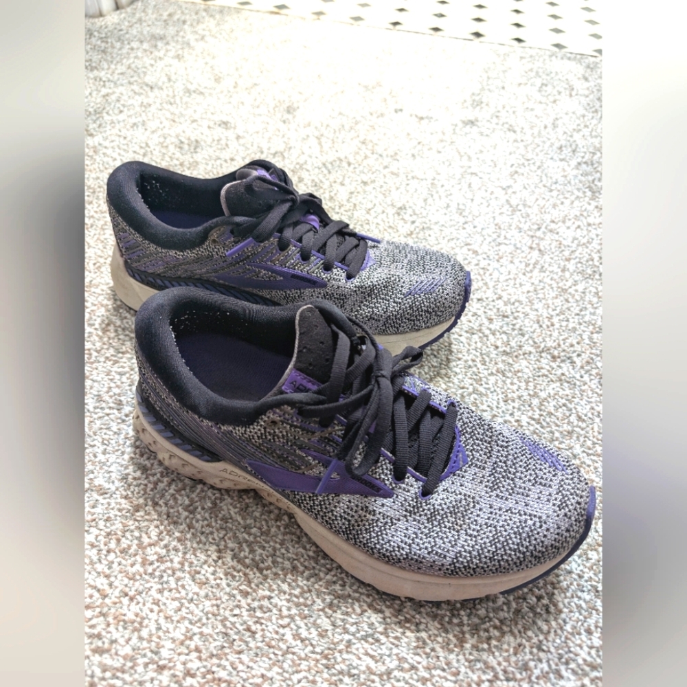 Women's Brooks Adrenaline GTS 19 Sneakers Black And Purple size 7